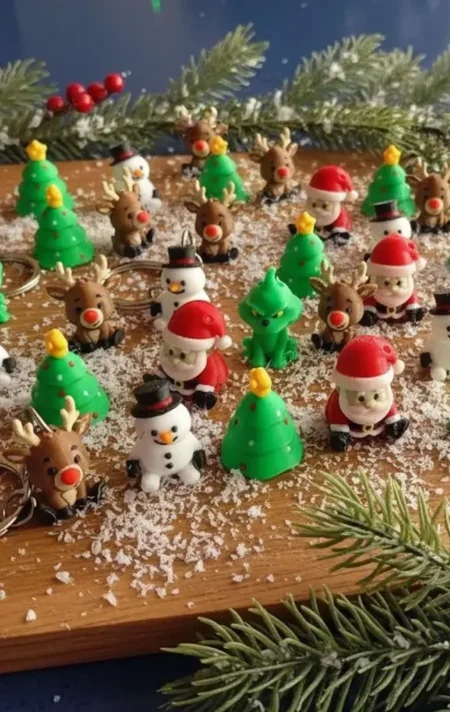 Christmas mini pack 3D printed keychains: tree, reindeer, snowman, Santa and grinch