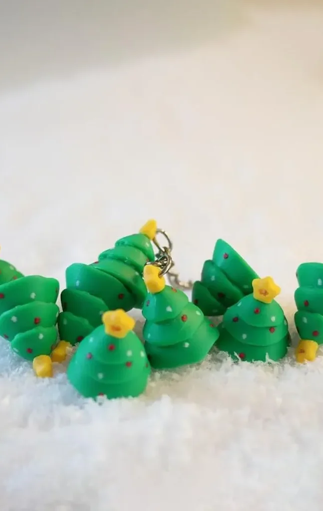 3D printed Christmas tree mini keychains with yellow star