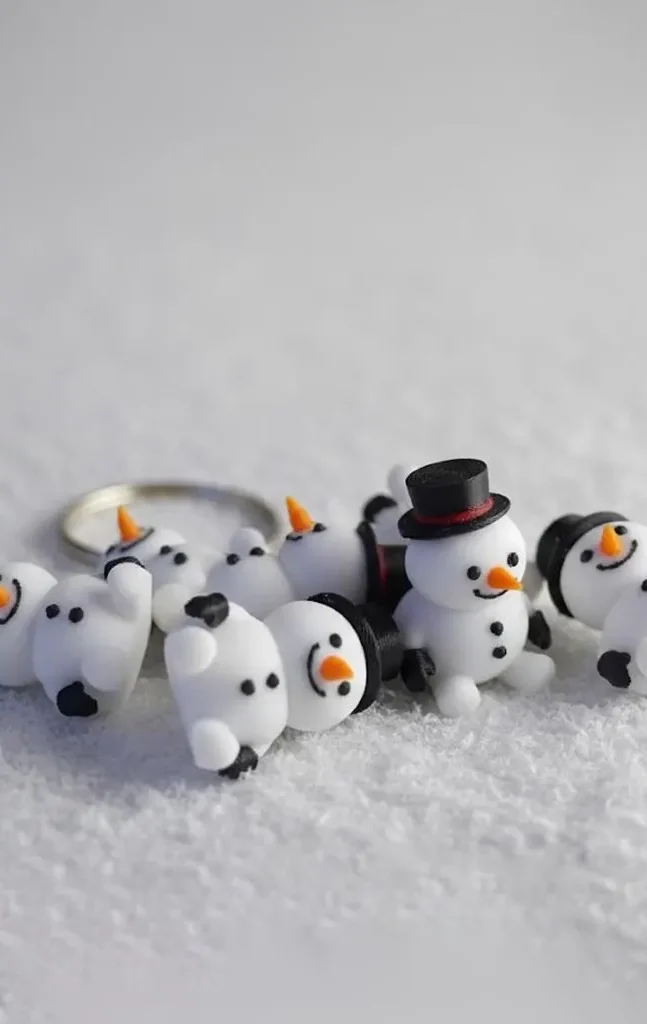 3D printed snowman mini keychains with top hat
